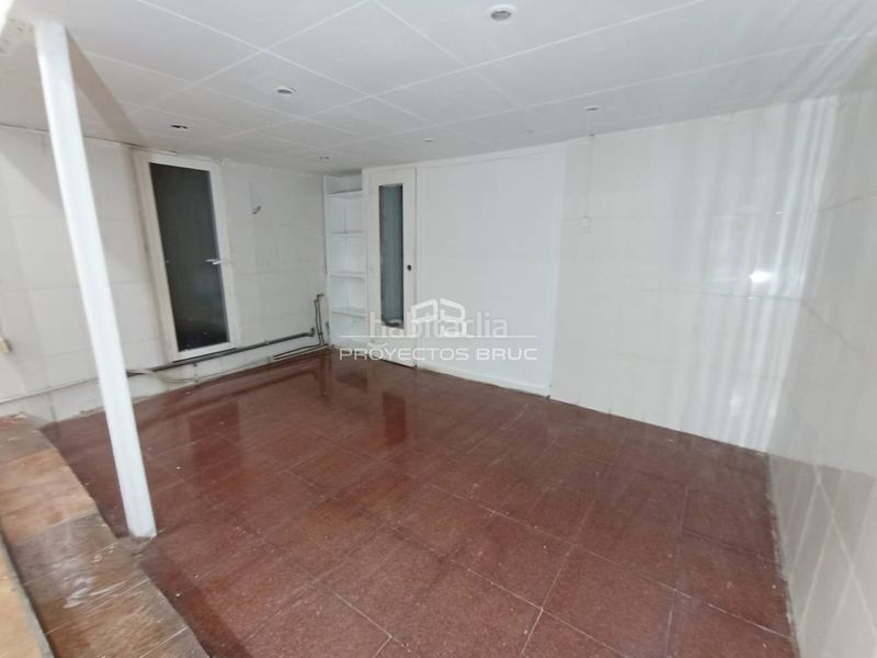 Foto 9df7a3f8-f40f-49da-b969-b4b7b07f0673. Local comercial a Raval Barcelona