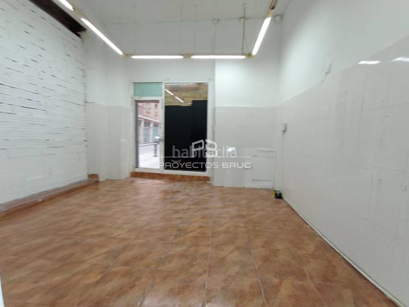 Foto b5cf13fe-afbe-4aca-a588-50f4e15da9eb. Local comercial a Raval Barcelona