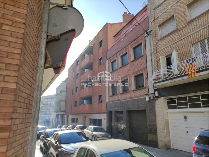 Foto eef4cdf1-c973-43aa-9435-4247ec765c90. Pis a Plaça Catalunya Manresa
