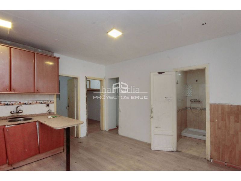 Foto c409d925-b6a1-4ad0-a83c-7b34b74281aa. Local comercial a Guinardó Barcelona