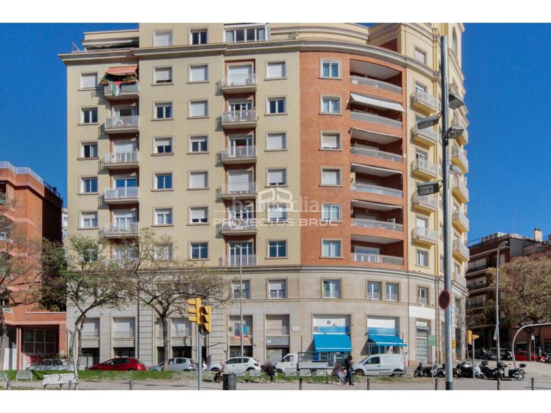 Foto f5b6e3b8-bee4-4d97-a2ba-68346228cf57. Local comercial a Guinardó Barcelona