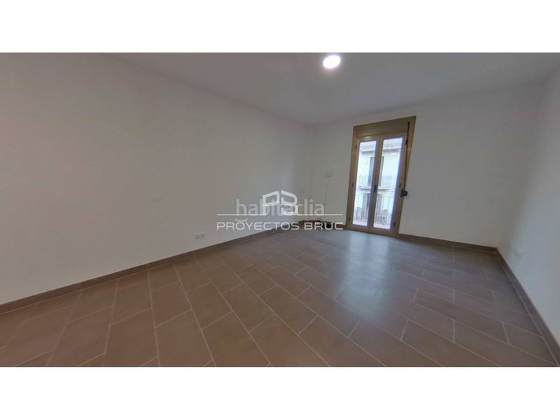 Foto a8eb14f1-ace5-43b8-8db7-a88996ea0bd5. Pis a El Camp de l´Arpa del Clot Barcelona