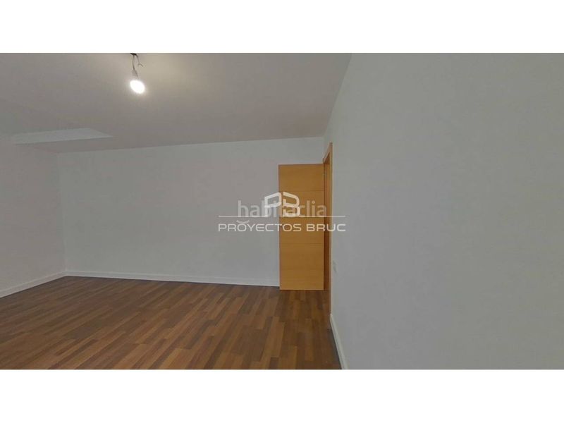 Foto b7992644-a7ea-4541-93c9-e079eb9a1118. Pis a Carmel Barcelona