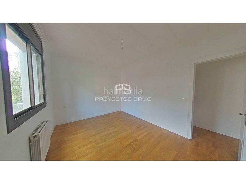 Foto 25ff637c-5a21-48e6-ba31-bff205648512. Pis a Sants Barcelona