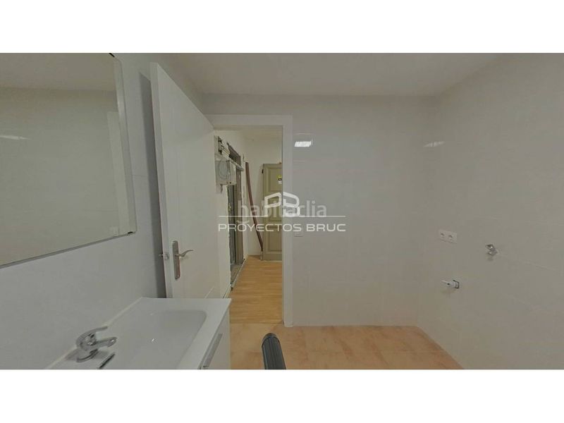 Foto 4213c93b-1a3a-4215-96ad-f50df4711b61. Pis a Sants Barcelona