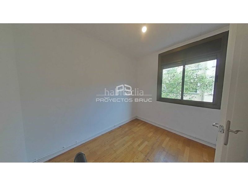 Foto 4a994391-31df-436e-b616-3988f6085e3a. Pis a Sants Barcelona