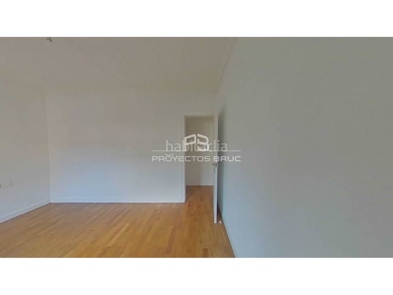 Foto 5cd37983-0ca5-4e67-b7f2-9a093398909b. Pis a Sants Barcelona