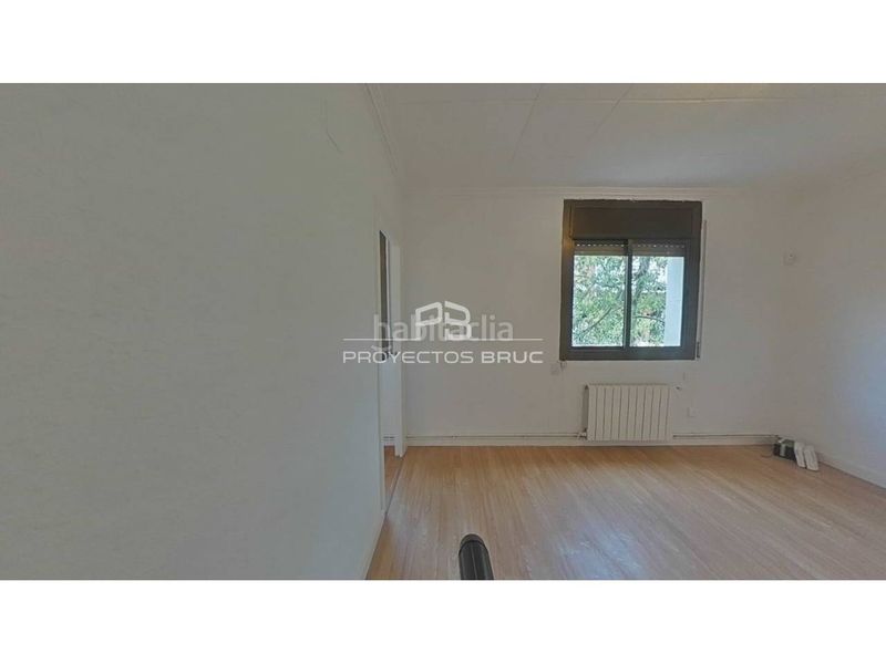 Foto c1c677fd-23fc-47aa-ae2a-dc5a064172ca. Pis a Sants Barcelona