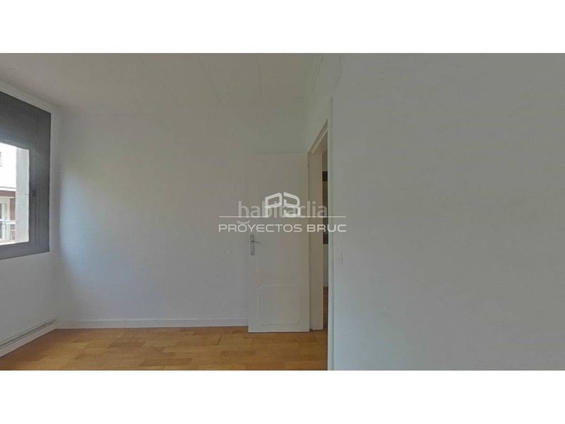 Foto cce50c2b-d2ea-45b2-af64-37db2218ba5d. Pis a Sants Barcelona