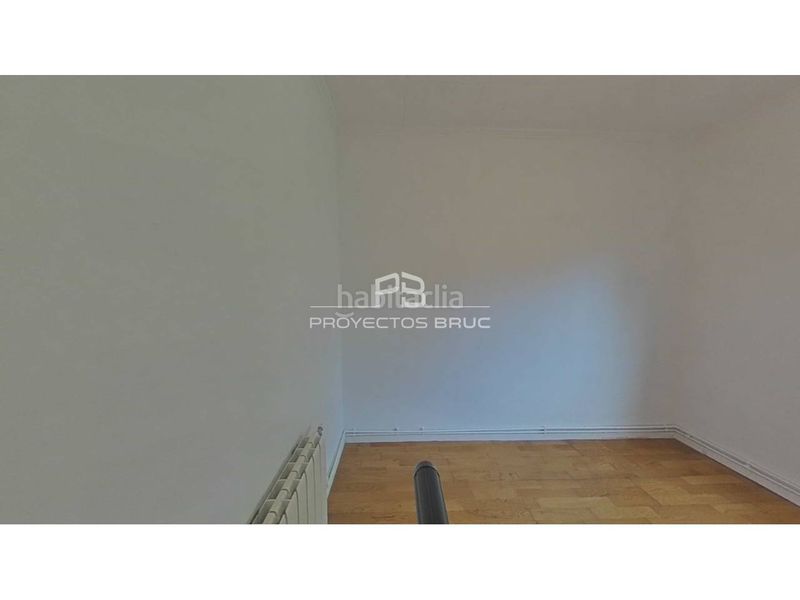 Foto f31225d7-8617-4026-8859-491287f6b918. Pis a Sants Barcelona