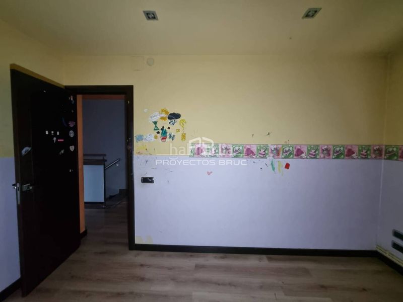Foto b0dbf442-ab92-4c89-9312-c777ed9d7a58. Casa adossada amb aparcament a Navarcles