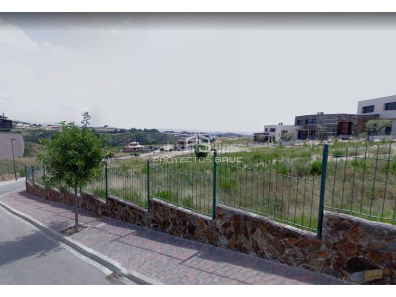 Foto d9b2c9f3-a452-4d27-86bd-ba224c7c9bdc. Finca rústica a calle nuria 6 a Abrera