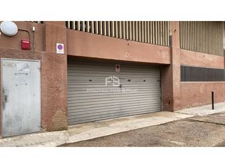 Aparcament cotxe a La Marina del Port