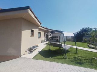 Casa en Collbató. En collbato   exclusiva torre con amplio jardin y vistas a monts