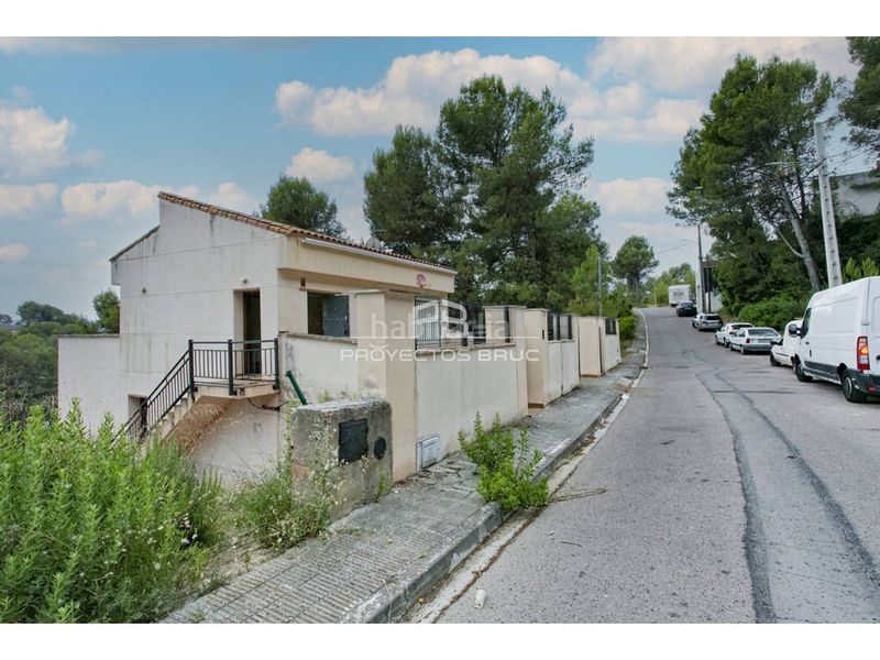Foto 2fe419b0-da13-4573-8948-7b7dbe041e9a. Chalet with parking pool in Castellgalí
