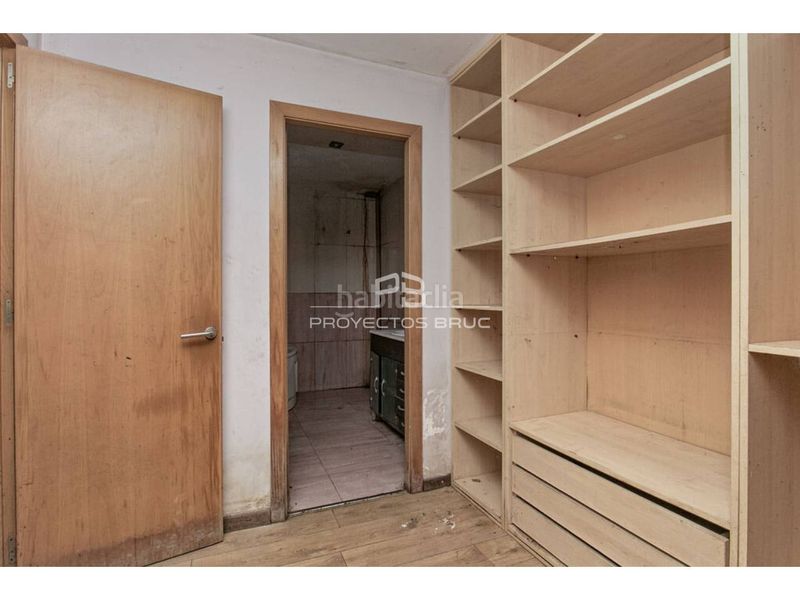 Foto b2a8ed57-fa97-4a24-b1cf-e03673f3f7bd. Chalet with parking pool in Castellgalí