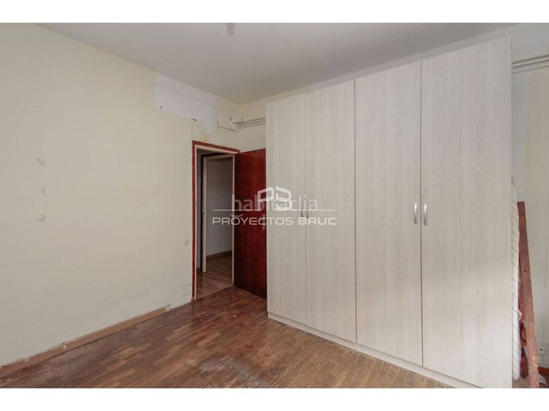 Foto c66cc977-fb83-4f85-82f5-8f26a9b10825. Pis a El Camp de l´Arpa del Clot Barcelona