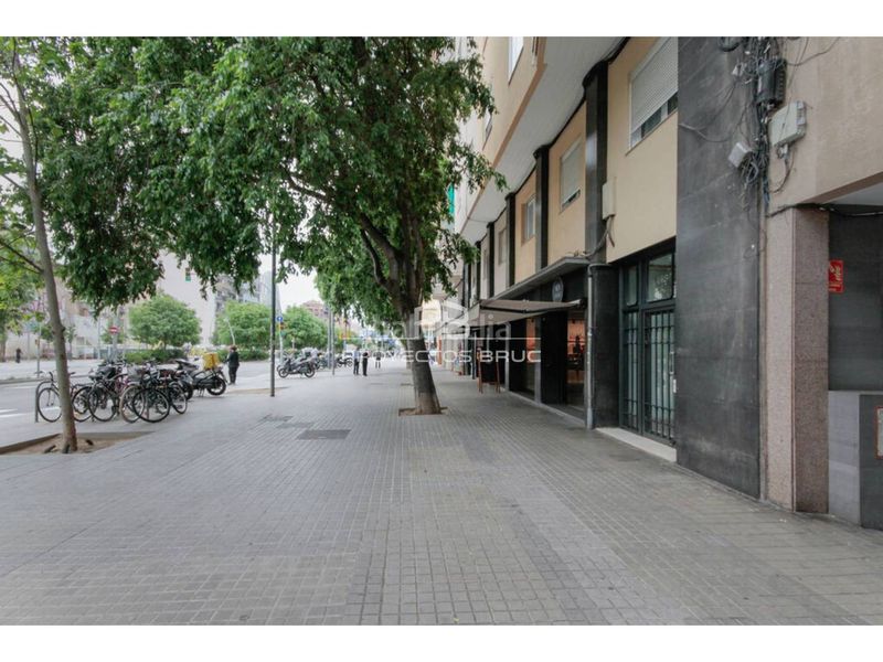 Foto dd7ab3f7-1f3e-440f-bbcc-041b77396454. Pis a El Camp de l´Arpa del Clot Barcelona