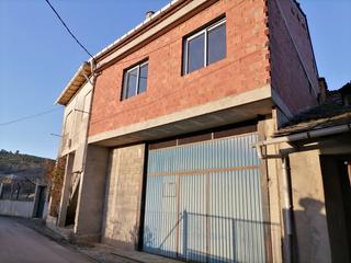 Mas à Villafranca del Bierzo. Casa para reformar en el centro de valtuille de arriba
