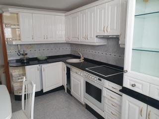 Location Appartement à Zona Alta. Piso de tres dormitorios, en la avenida américa de ponferrada