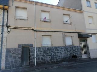 Maison à Cuatro Vientos. Amplia casa en cuatrovientos, ponferrada  oportunidad de inversi