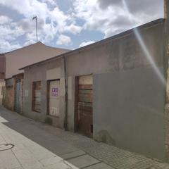 Residential Plot in Zona Alta. Se vende solar a dos calles  en casco antiguo con proyecto de vi
