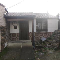 Mas à Molinaseca. Venta de casa con terreno en paradasolana