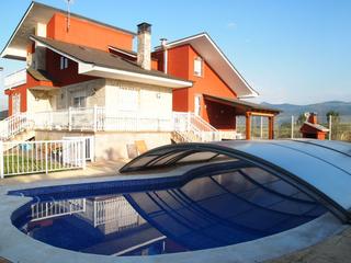 Masia en Camponaraya. Chalet independiente en carracedelo