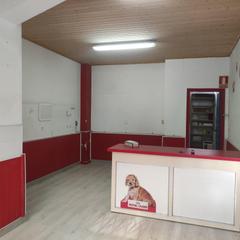 Lloguer Local Comercial a Zona Alta. Se alquila local comercial al lado del parque del plantio