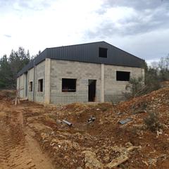 Terrain résidentiel à Cabañas Raras. Se vende parcela de 24.000 m2 con nave de 300 m2 y dos casetas d