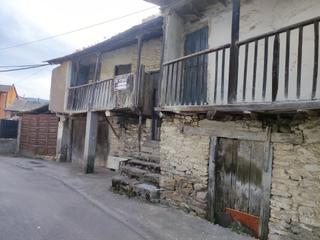 Casa en Villadecanes. Casa de piedra con terreno para reformar en toral de los vados