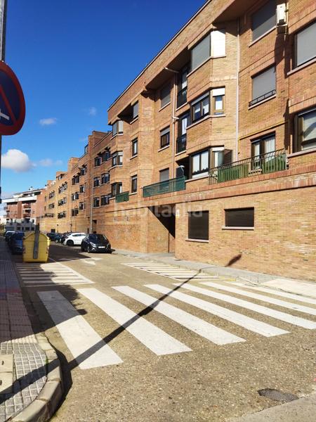 Foto fe2b7c73-e83f-408b-b6ea-aee0cdd38136. Posto auto in calle velázquez 3 in Santa Marta de Tormes