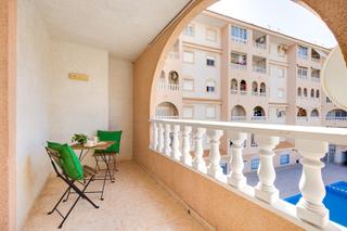 Apartament a Ronda ricardo lafuente aguado 16. Apartamento de dos dormitorios en residencial con piscina