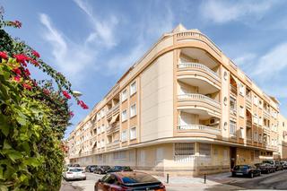 Àtic a Calle islandia 4. Atico de 1 dormitorio con piscina comunitaria en torrevieja