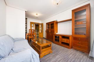 Apartament  Calle san luis. Amplio apartamento de 3 dormitorios con terraza y trastero en to