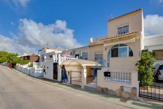 Maison jumelée à El Pinar de Campoverde. Adosado de 2 dormitorios con jardin y entrada de coche en pinar