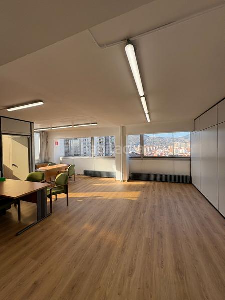 Foto 523cb6d7-70c6-41c6-91fe-42eca135044f. Miete büro in Zabalburu Bilbao