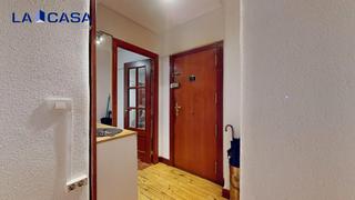 Piso  Loruri zeharkalea