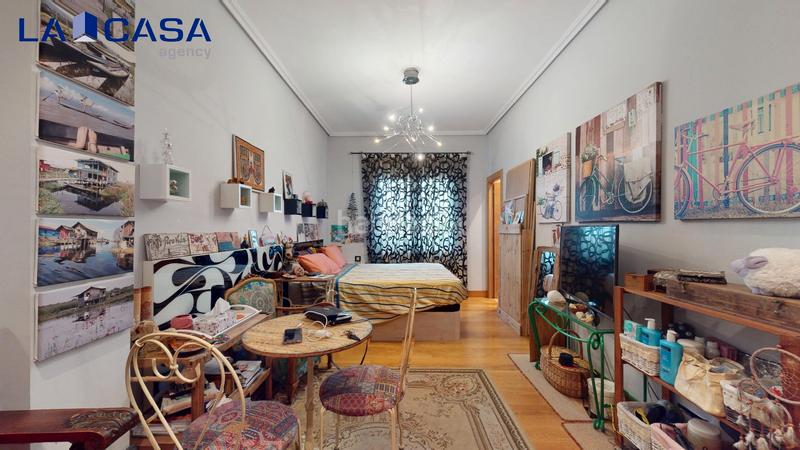 Foto 3cdb3d3f-6c8f-4950-b9fb-ab5c1c45aa43. Appartamento con riscaldamento in Centro Barakaldo