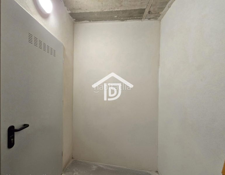 Foto dead5369-2337-47ae-aec8-d2cd90859aea. Pis amb calefacció aparcament piscina a Malilla Valencia