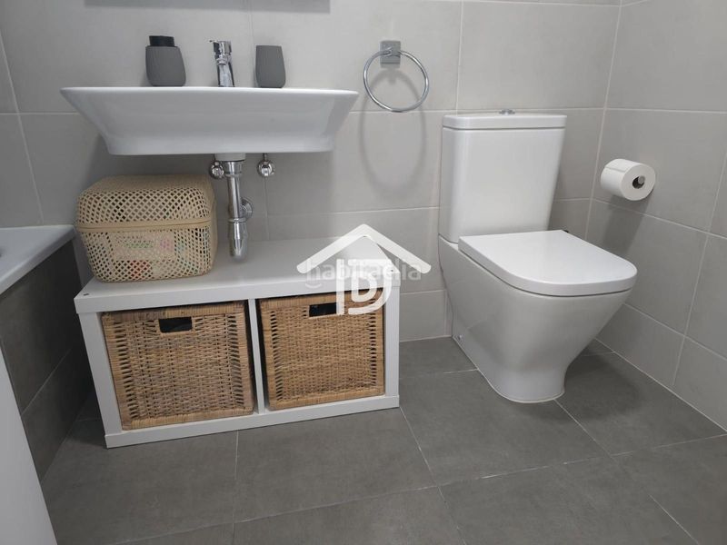 Foto e267587c-1516-4a47-b58e-49de46a40a50. Pis amb calefacció aparcament piscina a Malilla Valencia