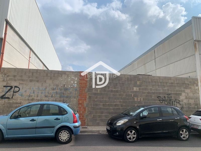 Foto f38fe4fe-e321-408d-b558-f5b86eb4704f. Bâtiment à usage industriel dans Polígono del Aeropuerto Manises