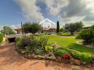 Xalet a Monserrat. Chalet ubicado en una urbanización de monserrat valencia