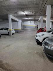Car parking in Carrer cinc