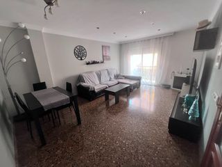 Etagenwohnung  Carrer vint-i-dos. En venta amplio piso en bonavista con parking y trastero