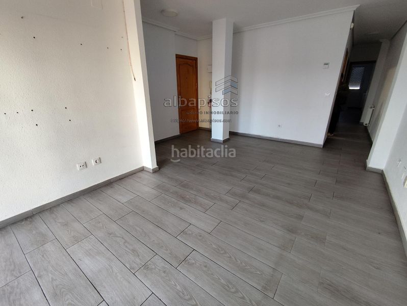Foto b34e5dd8-5771-49be-9128-96a2724266d5. Pis amb calefacció aparcament a Hospital Albacete