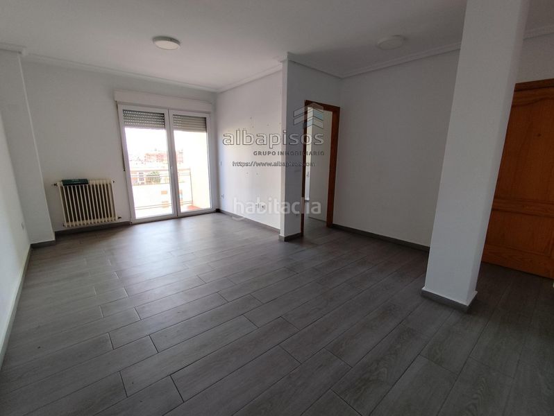 Foto d6df52ca-fd92-4349-86b3-cc49a3d7b042. Pis amb calefacció aparcament a Hospital Albacete