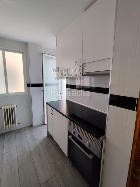 Foto f0004514-38ca-4968-b78e-aef37b1fda87. Pis amb calefacció aparcament a Hospital Albacete