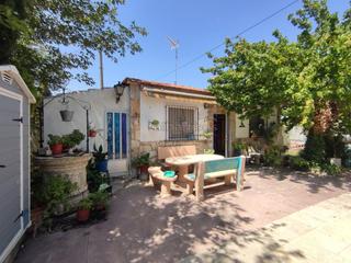 Chalet à Pedanías - Extrarradio. Parcela de 1300 metros a 5 kilometros de albacete en paraje casi