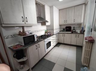 Appartamento in Hospital. Amplio piso en avenida de españa edificio covirco semireformado